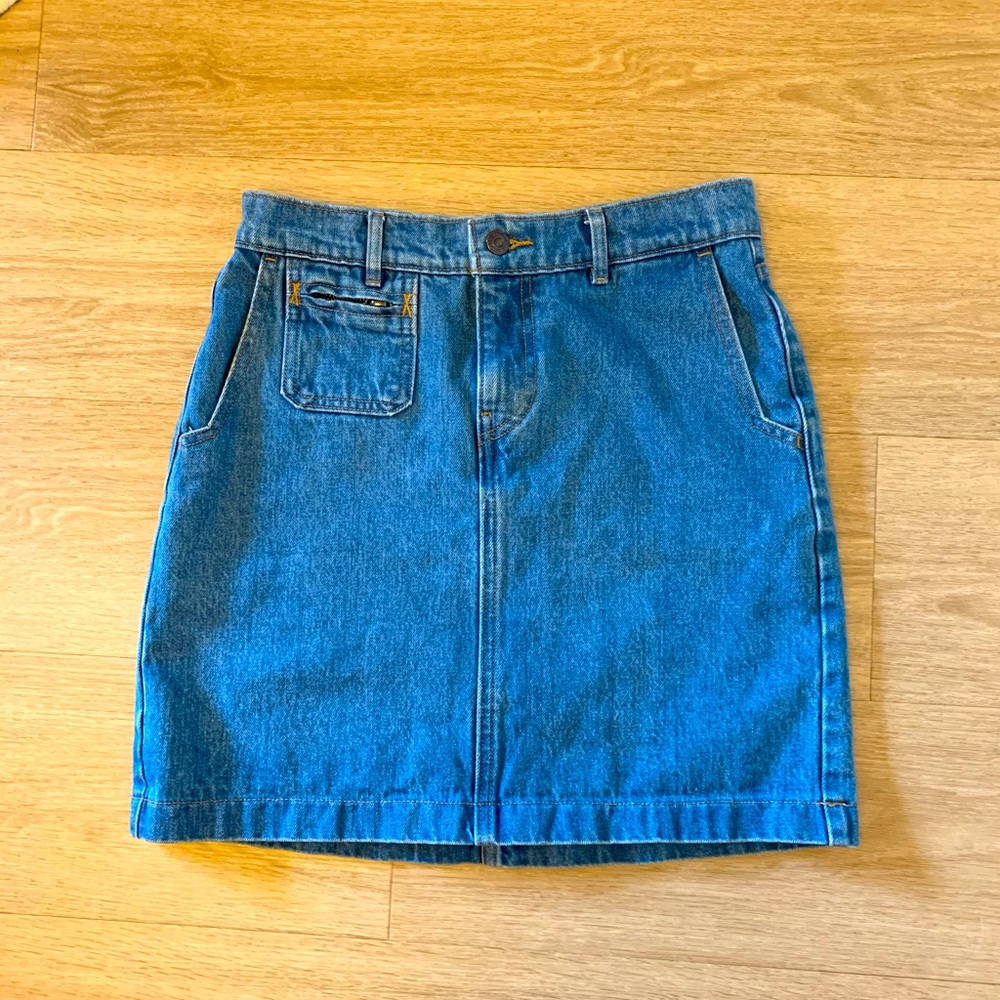 4xHP! 🤩 Vintage Levi High-Rise Denim Skirt